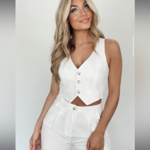 Size small white linen crop button up vest - Picture 8 of 8